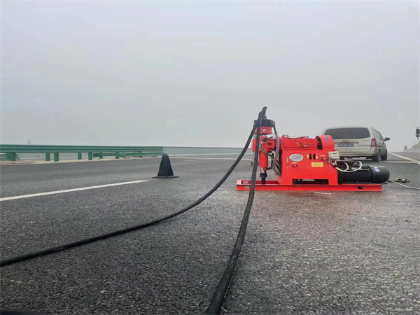 晋宁马路路基路面开裂下沉注浆加固灌浆